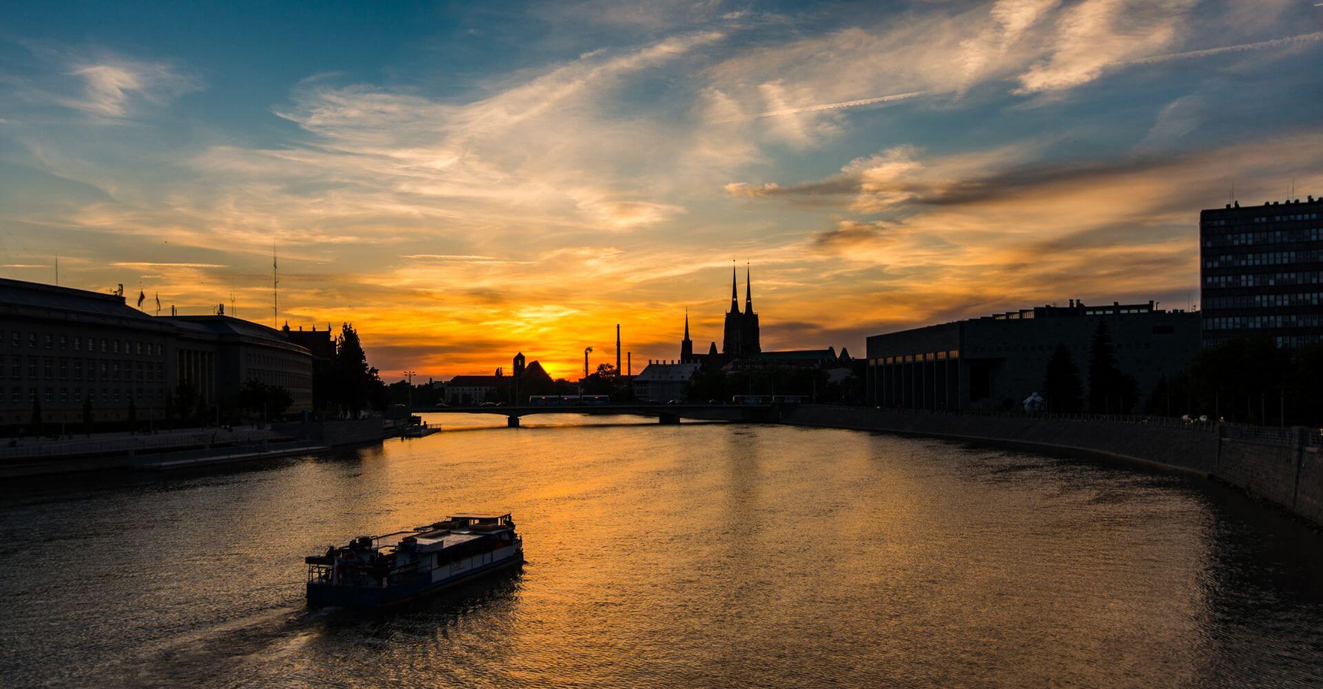 Realizacje budowlane 2011 – 
budowa Sky Tower i lotniska we Wrocławiu